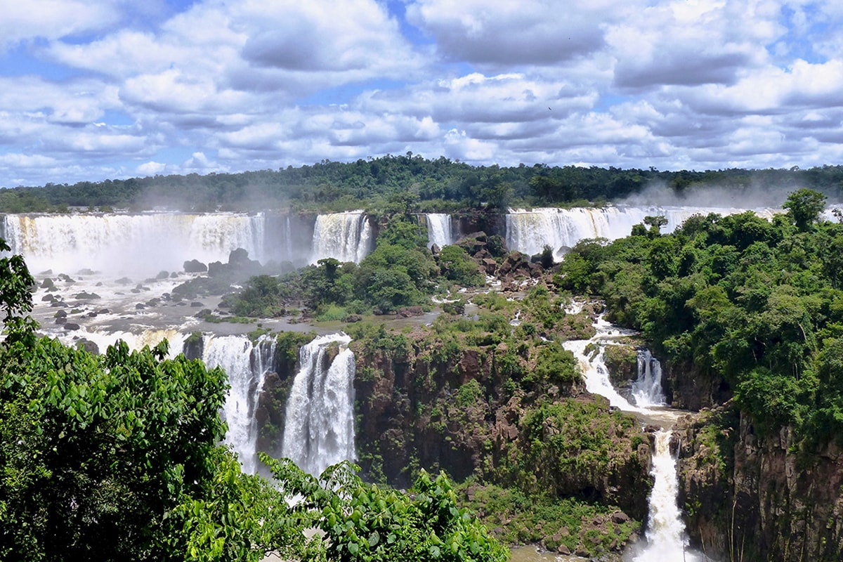 Vue en haut Chutes Foz de Iguazu Bresil