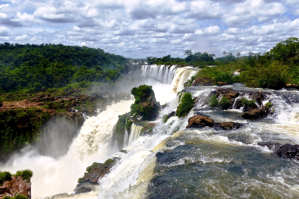 Vue en haut Chutes de Puerto Iguazu Argentine