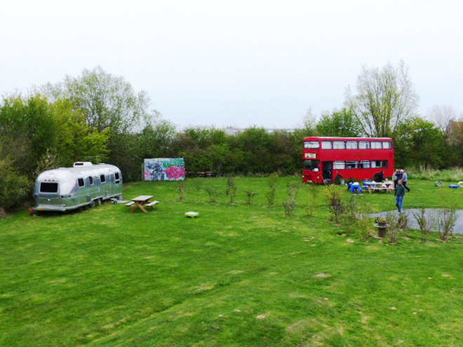 bus et caravane airstream lille