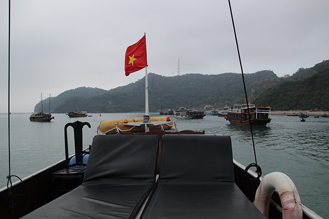 Bateau croisière Cat Ba Baie de Halong croisière dans la Baie d'Halong