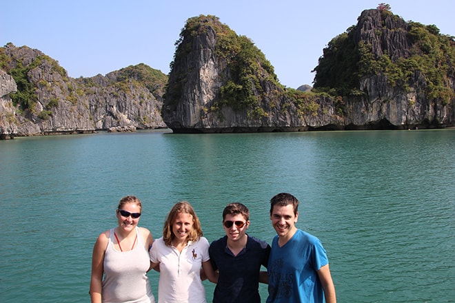 Croisière Cat Ba baie de Halong croisière dans la Baie d'Halong