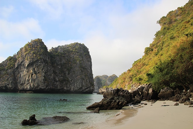 Plage baie de Halong Cat ba croisière dans la Baie d'Halong