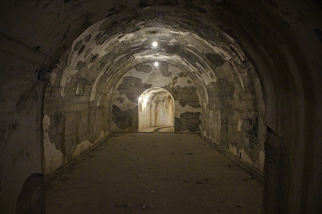 Tunnel en U Fort de Cat Ba