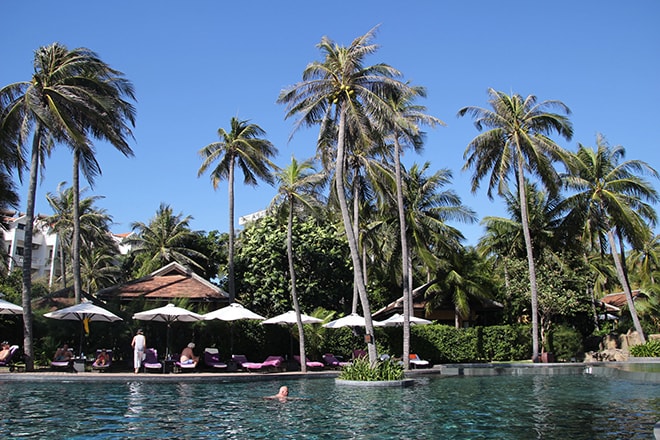 piscine et palmier Anantara Mui Ne Vietnam