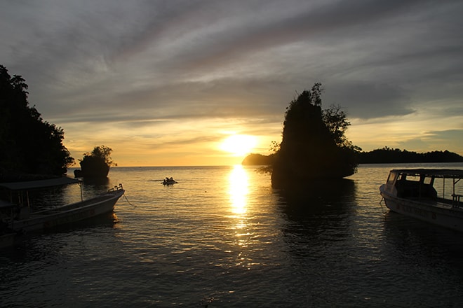 Coucher de soleil Black Marling Dive Resort Kadidiri iles Togian où dormir dans les îles Togian