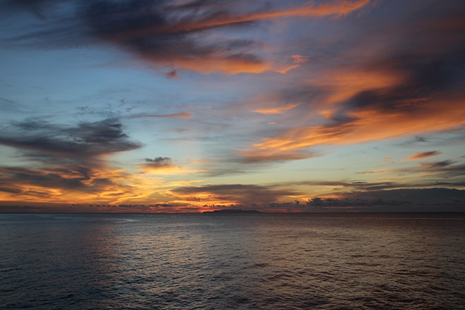 Sandy Bay Resort coucher de soleil Malengue iles Togian