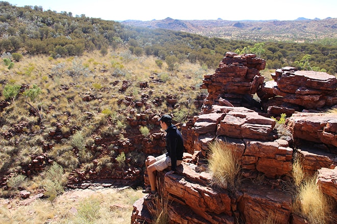 Tom assis Trephina Gorge Australie