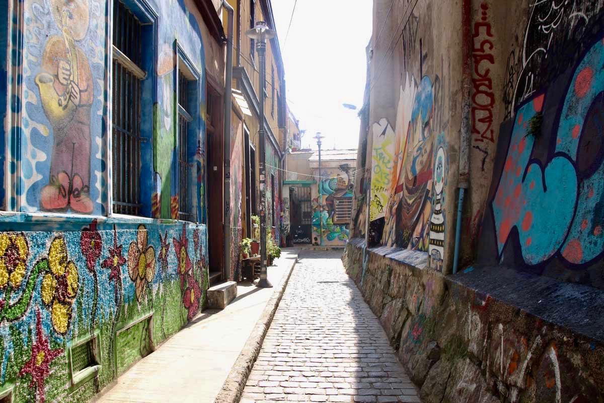 ruelle street art Valparaiso Chili