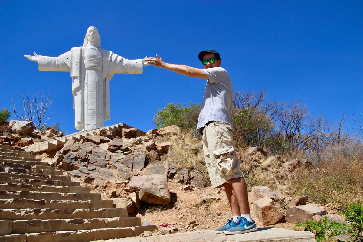 Tom main christ Cochabamba Bolivie