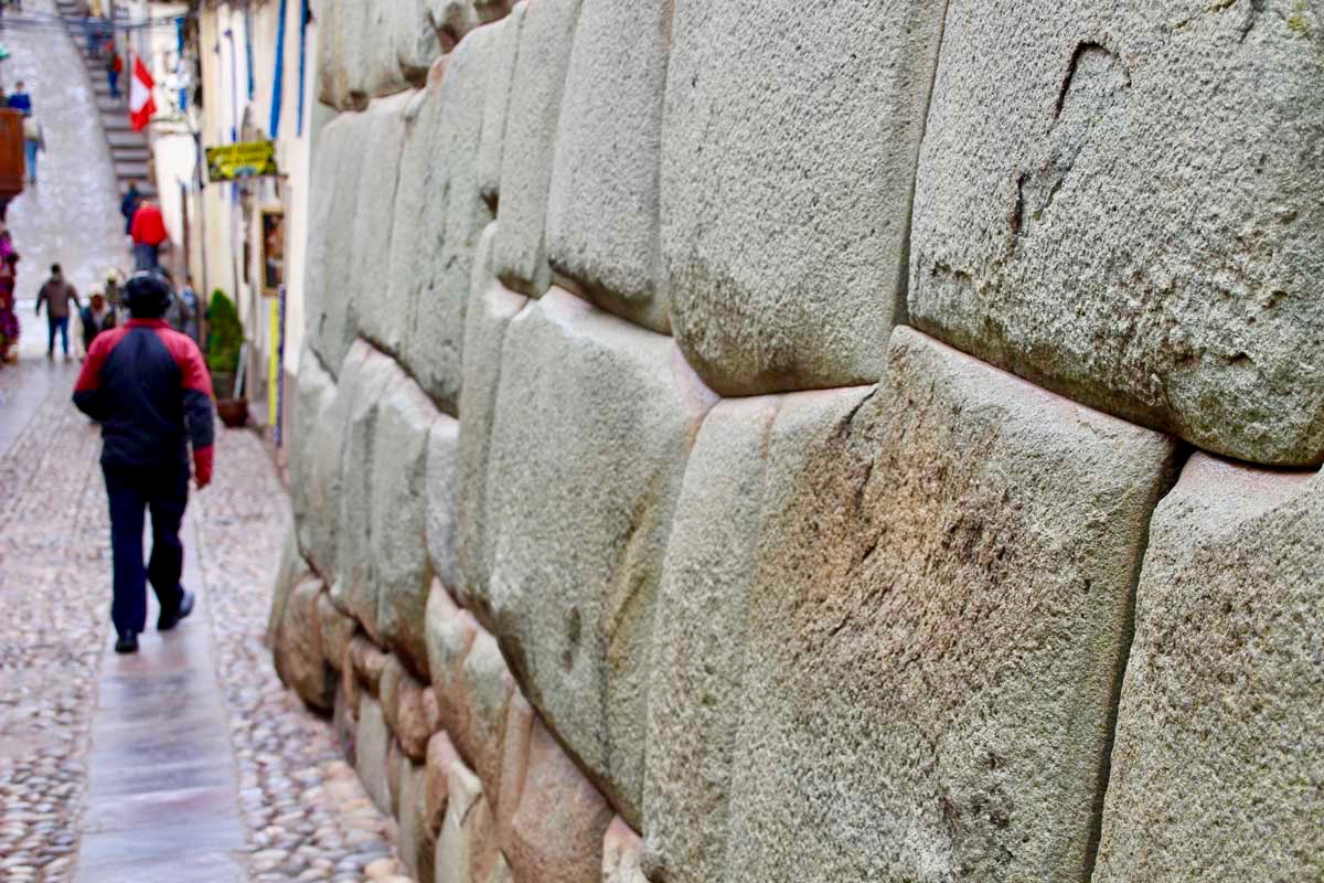 mur en pierre Cusco Perou