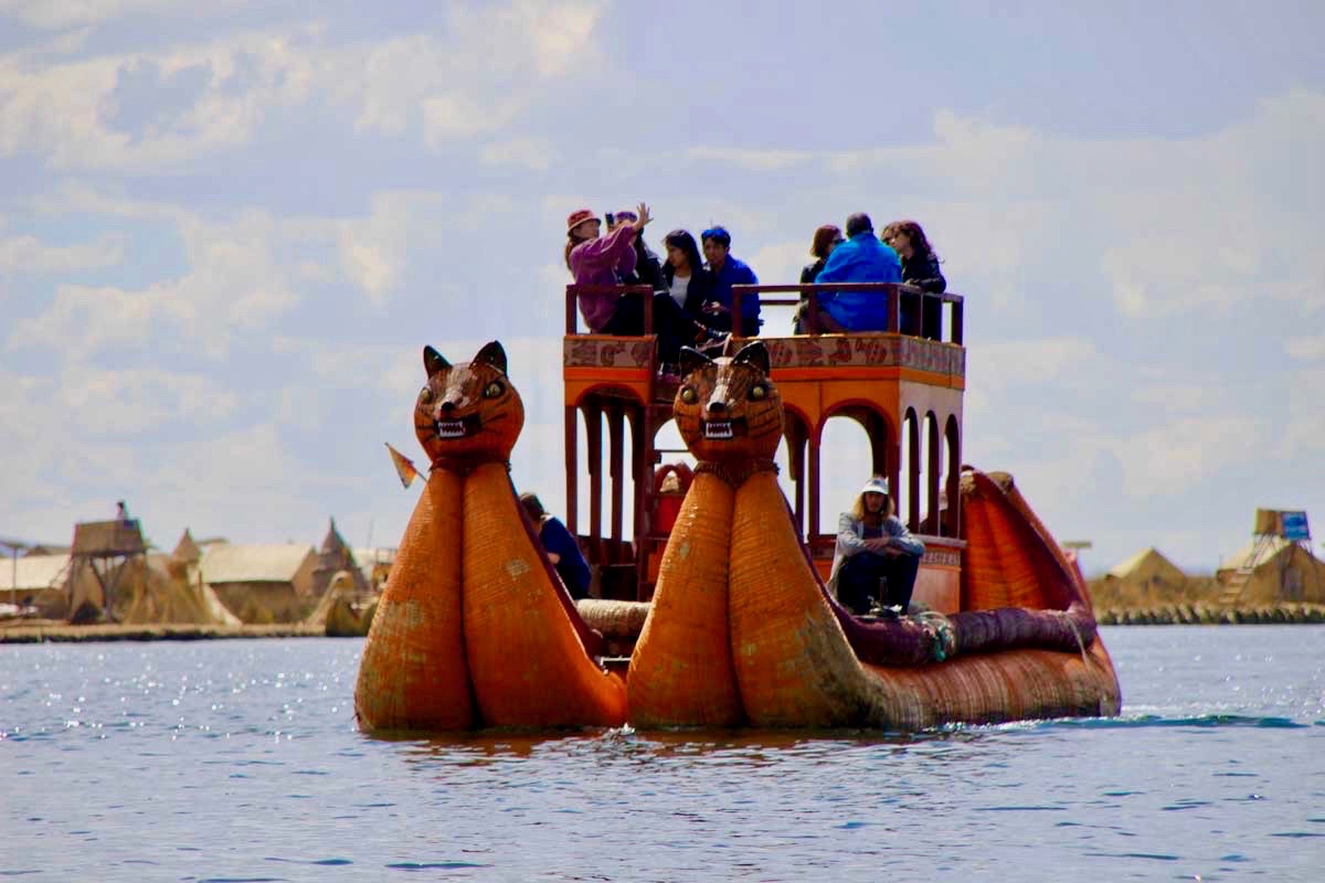 Bateau Uros Lac Titicaca Perou