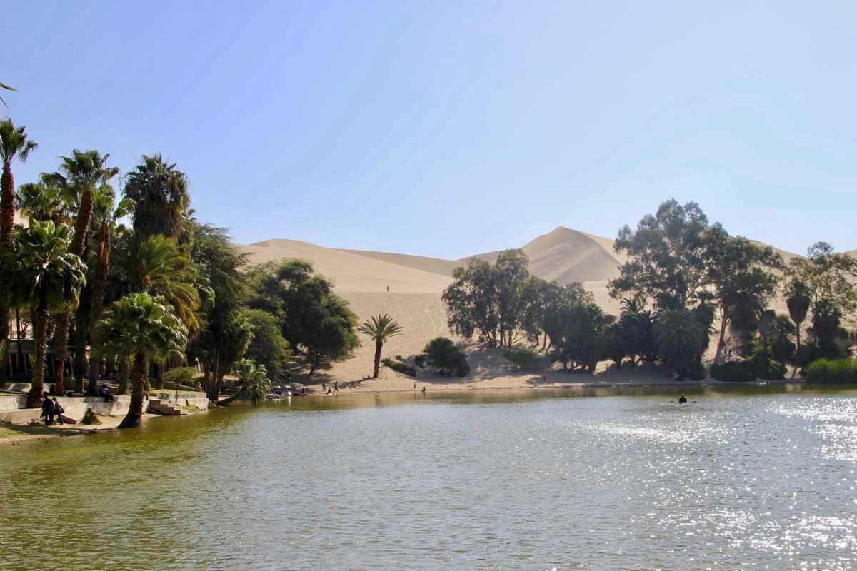 Oasis Huacachina Perou au soleil