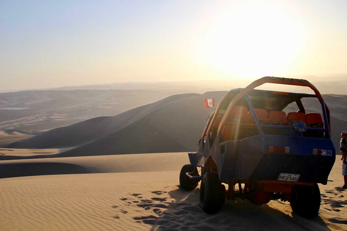 buggy couche de soleil Oasis Huacachina Perou