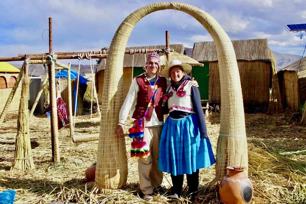 nous tenues traditionnelles Uros Lac Titicaca Perou