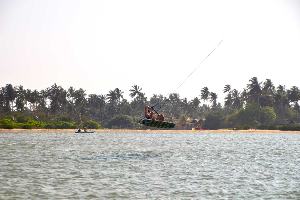 saut kite surf kite Surfing Lanka Kalpitiya