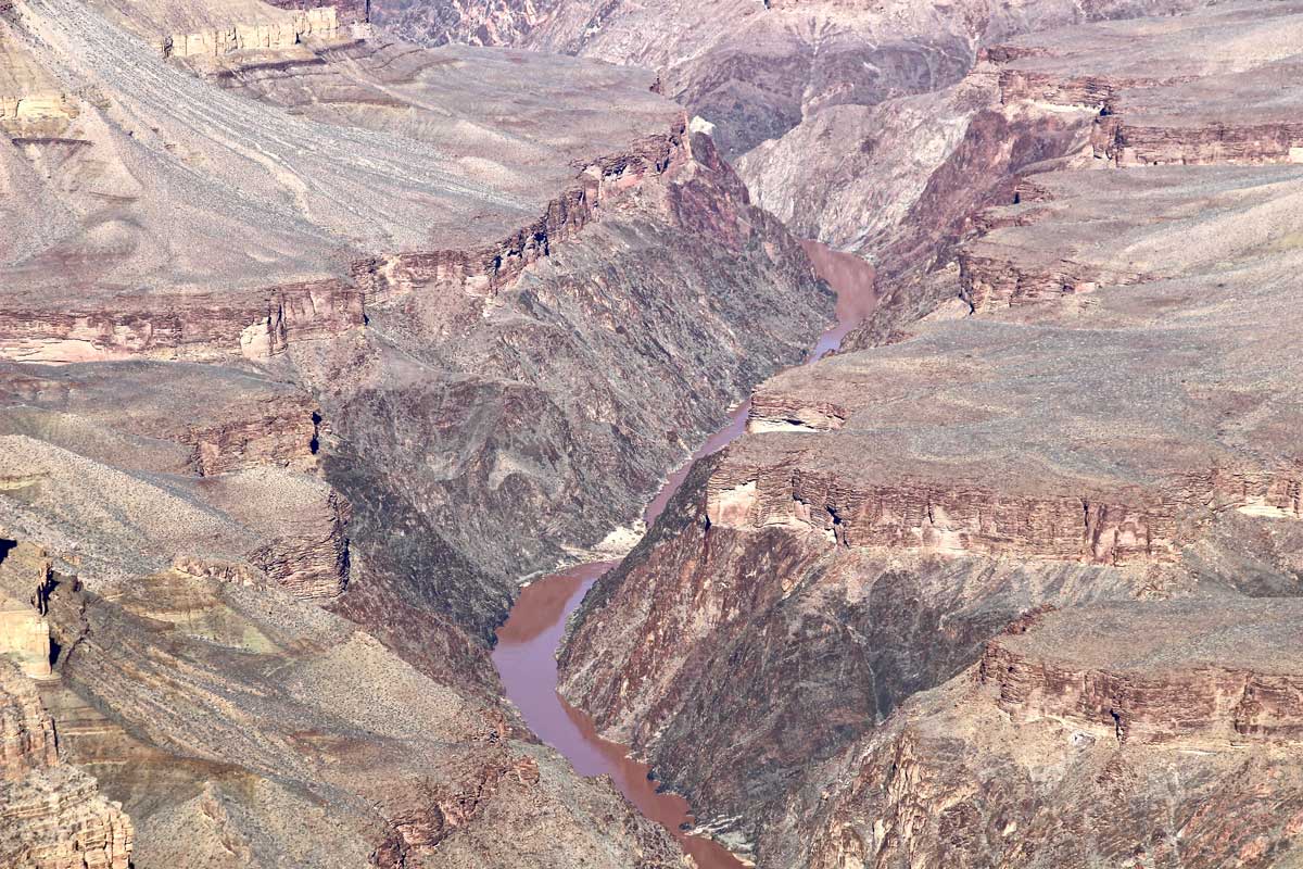 colorado à travers le canyon