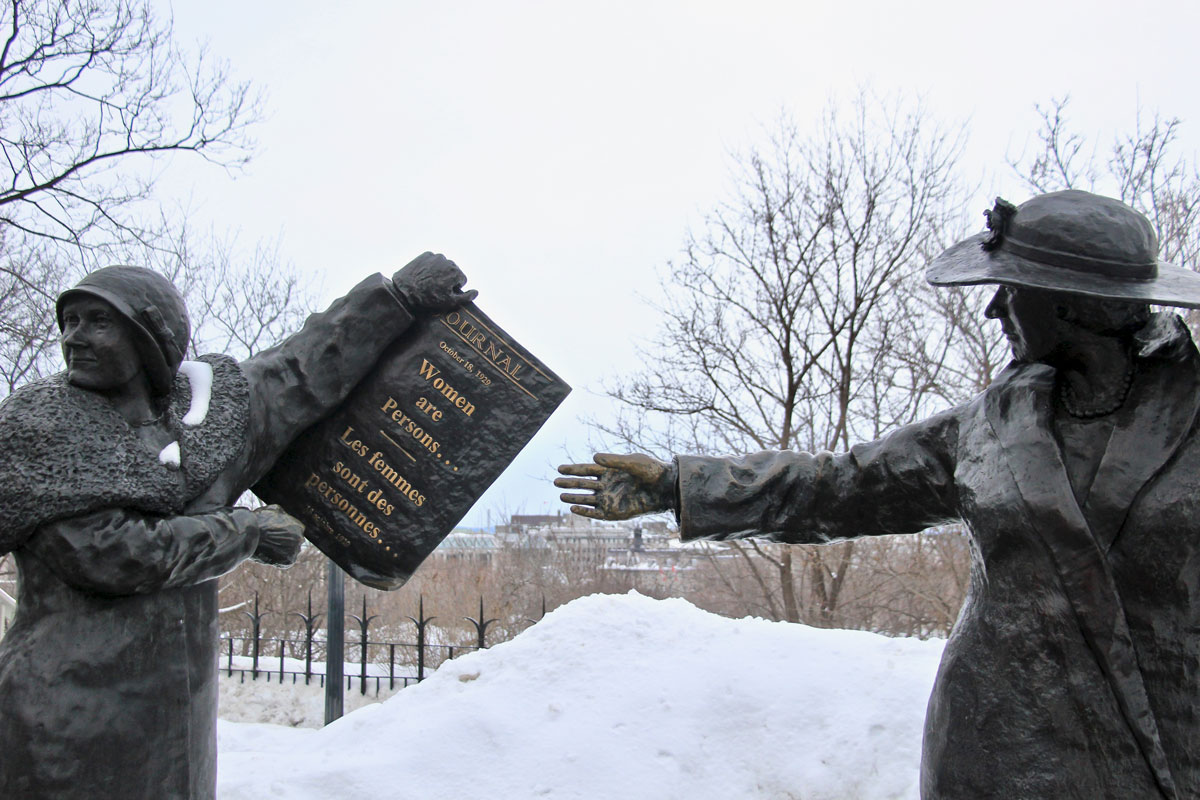 statue parlement ottawa