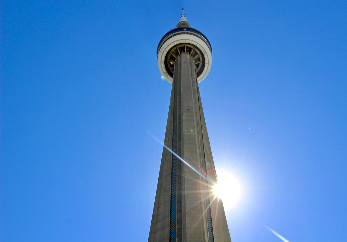 CN Tower Toronto soleil