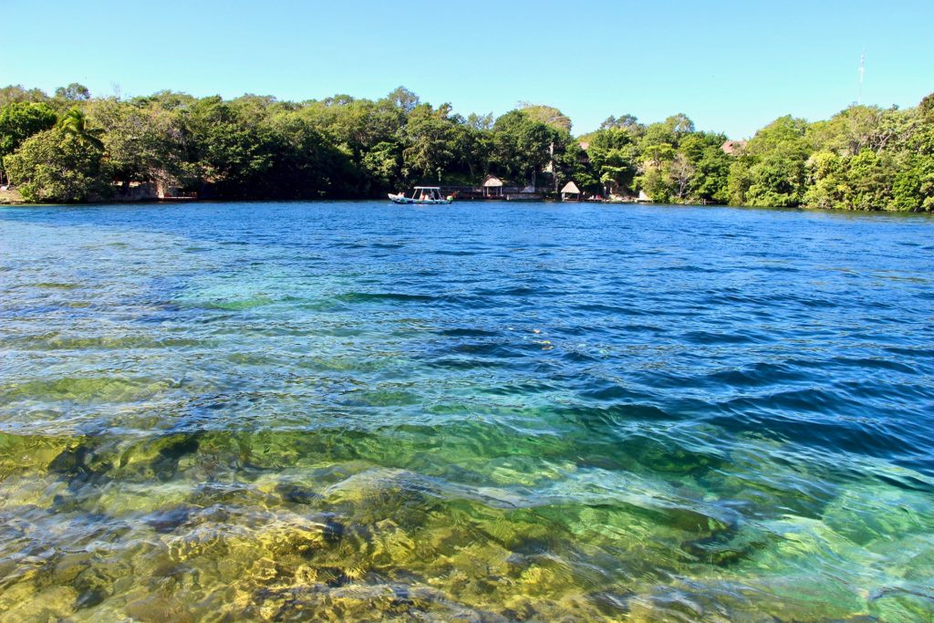 Fond et tombant Cenote Negro