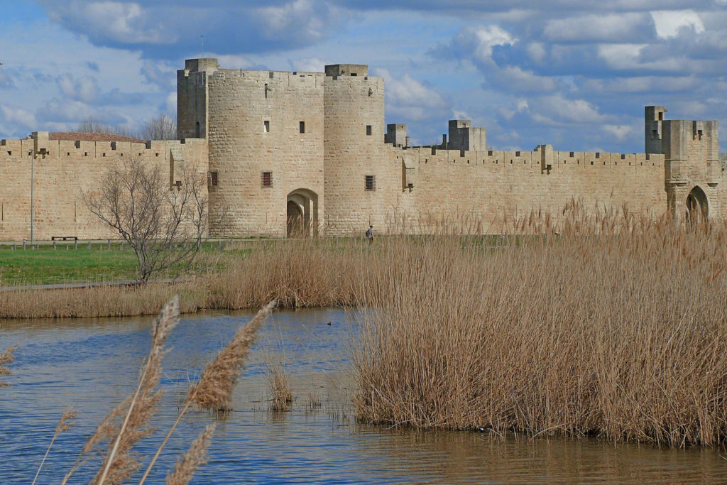 Camargue en été - fortifications Aigues Mortes