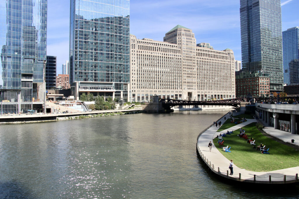 chicago river riverwalk