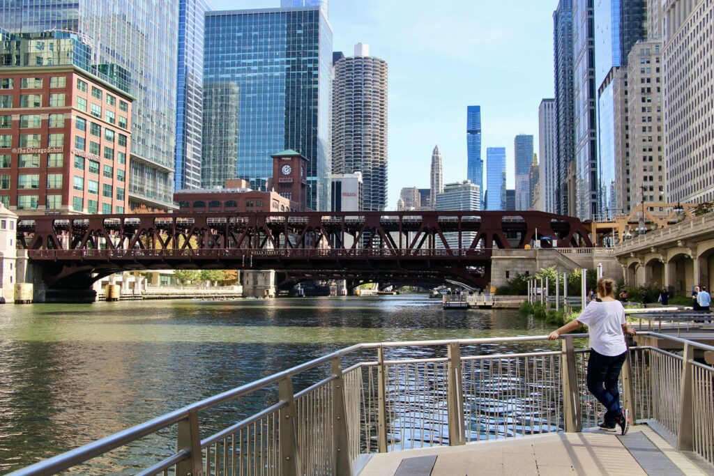 chicago river riverwalk